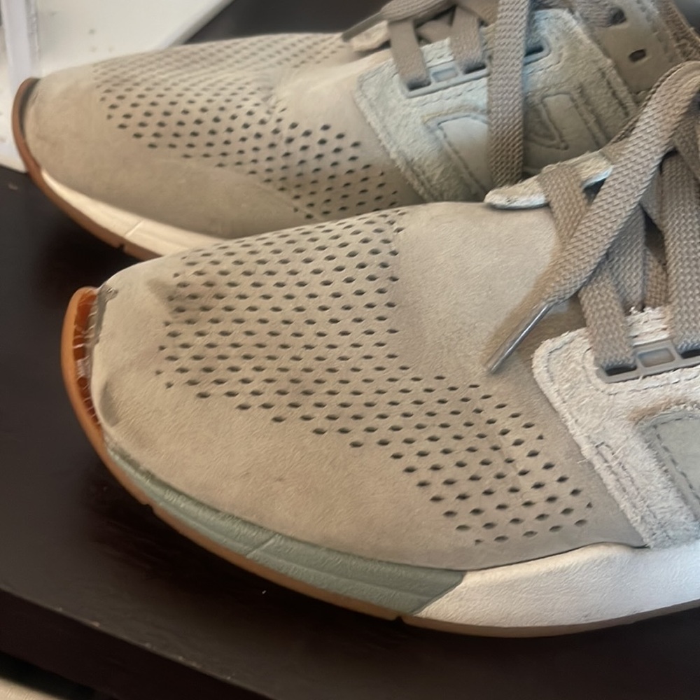 New Balance - Picture 3 of 5